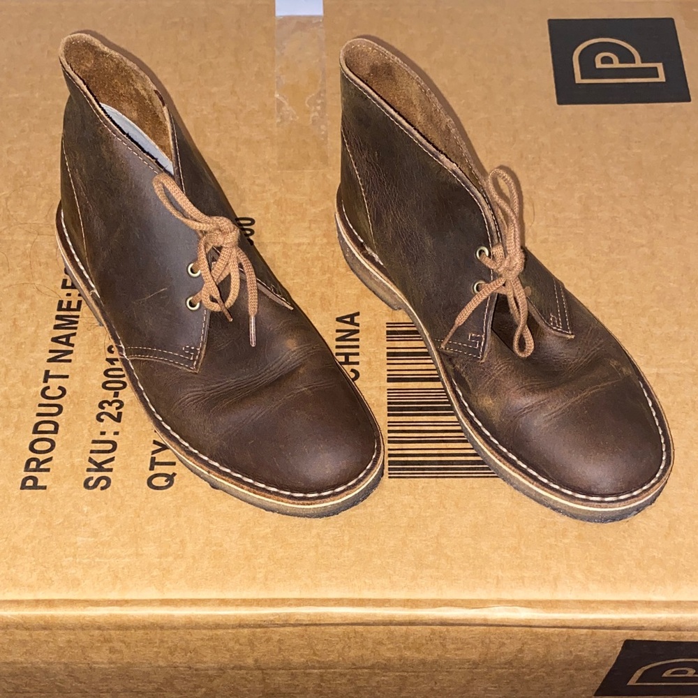 Clarks Dark Brown Chukka Boots size 7 mens